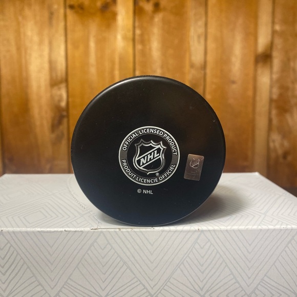 NHL HOCKEY BRUINS OFFICIAL PUCK🔥
FOR THE PRICE OF ONLY 29$! - Picture 2 of 2